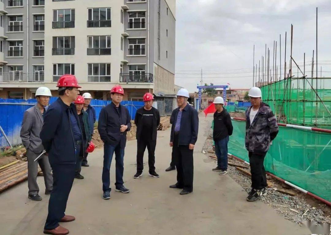 杭锦后旗召开老旧小区和平房区改造工程安全生产调度会_张俊平