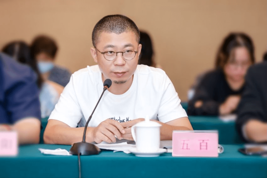 该剧总导演五百坦言,《扫黑风暴》是一个巨大挑战,"真实案件"是这部剧