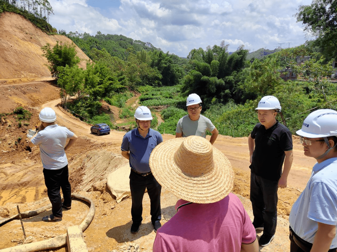 藤县这条二级公路,计划9月下旬进行路面工程施工 