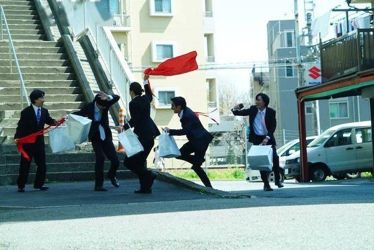 林志玲武汉推介电巧克力》福地祐介现场喂林志玲吃巧克力-福地佑介