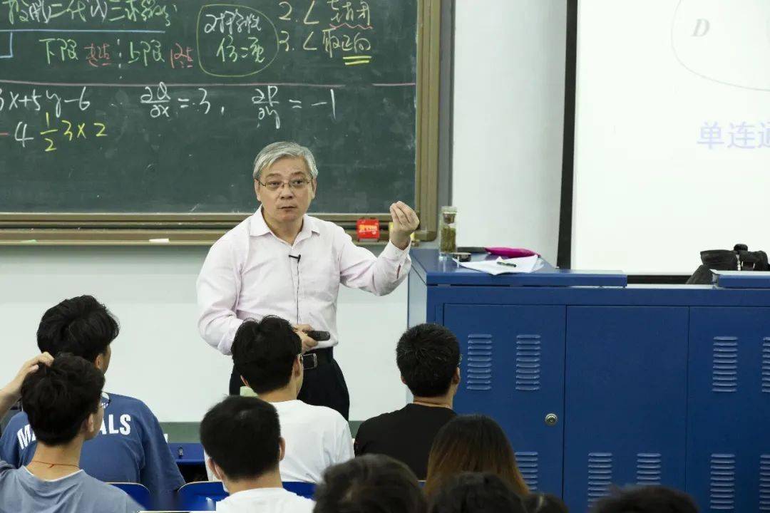 我校 理学院邹杰涛教授获评"第十七届北京市高等学校教学名师奖"