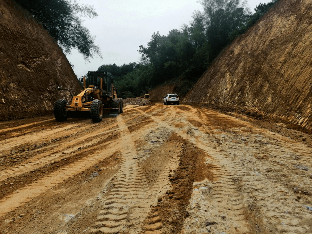 藤县这条二级公路,计划9月下旬进行路面工程施工 