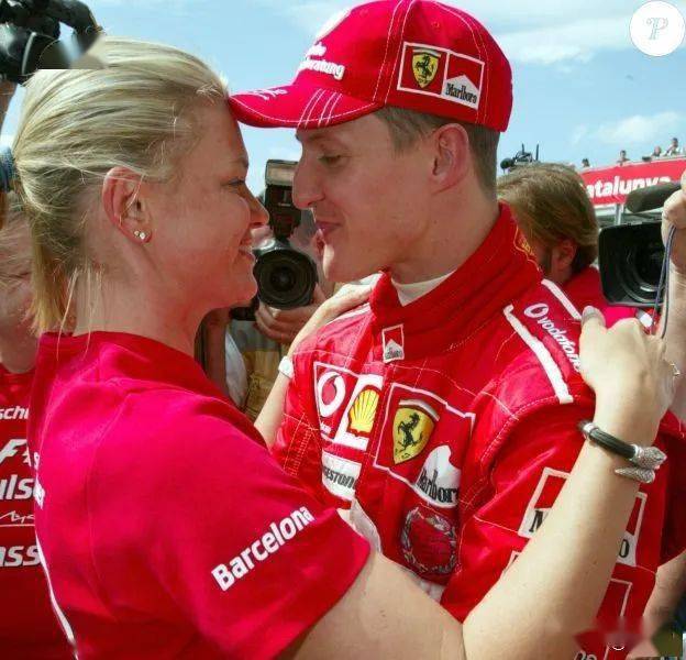 她照顾昏迷老公8年,却被网友喷"配不上他,只想搞钱",到底冤不冤?