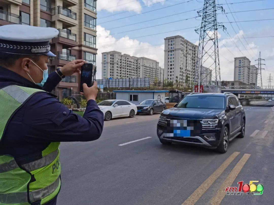 延吉交警上路查 監控抓拍嚴查違停車!