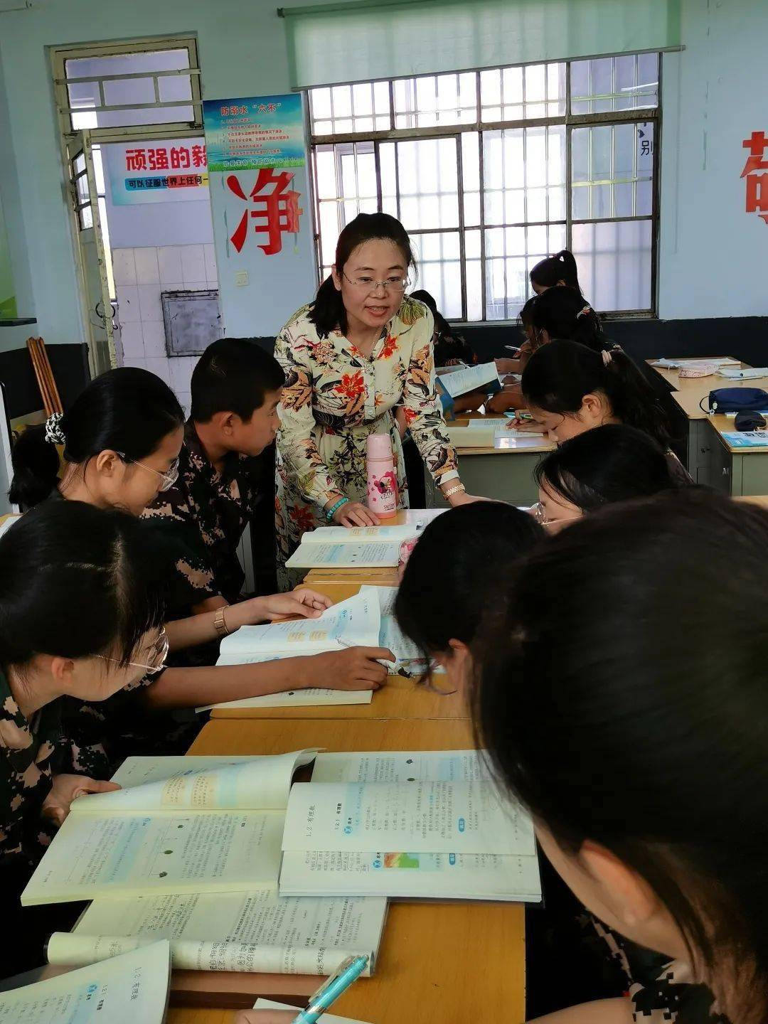 爱心浇灌桃李艳英才济济笑开怀记费县博文学校教师王晶晶