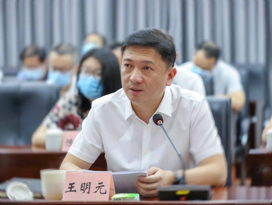 晋江市委副书记,市政府代市长王明元要求74要强化人员排查管控,确保