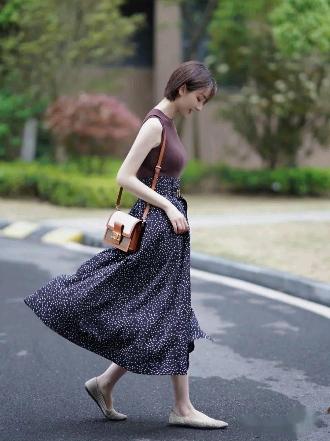 时尚穿搭博主服饰 fc39a457e0bb4a8d8396544fe7abd993.jpeg