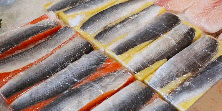 日本进口希鲮鱼既有鱼子清爽脆嫩的口感,又能吃到鱼肉的胶质和鲜甜