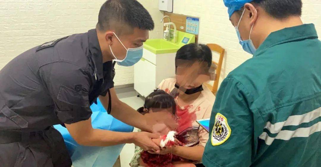 洪雅女童手掌受伤血流不止!民警两次拉响警报与时间赛跑