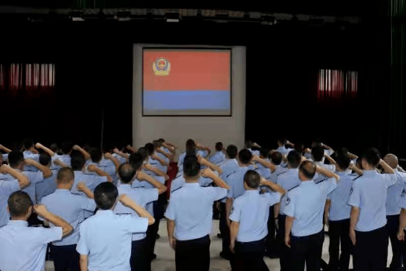 孟玉珍|楊凌監獄藍天白雲下,五星紅旗迎風飄揚,