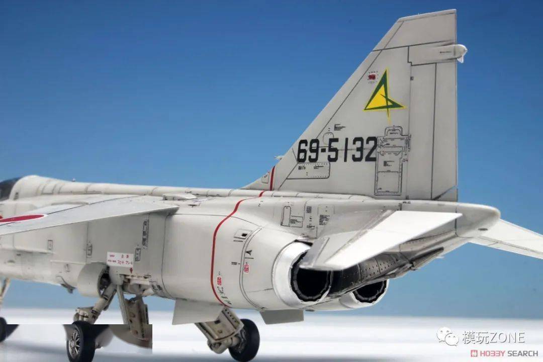 拼装platz172jasdf超音速喷气教练机三菱t2晚期w型附飞行员官图