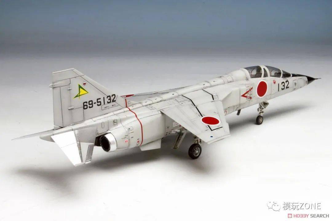 拼装platz172jasdf超音速喷气教练机三菱t2晚期w型附飞行员官图