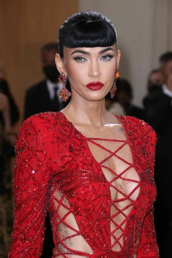 Fashion|笑到捶地，这是我见过最吊炸天的奇葩时尚...