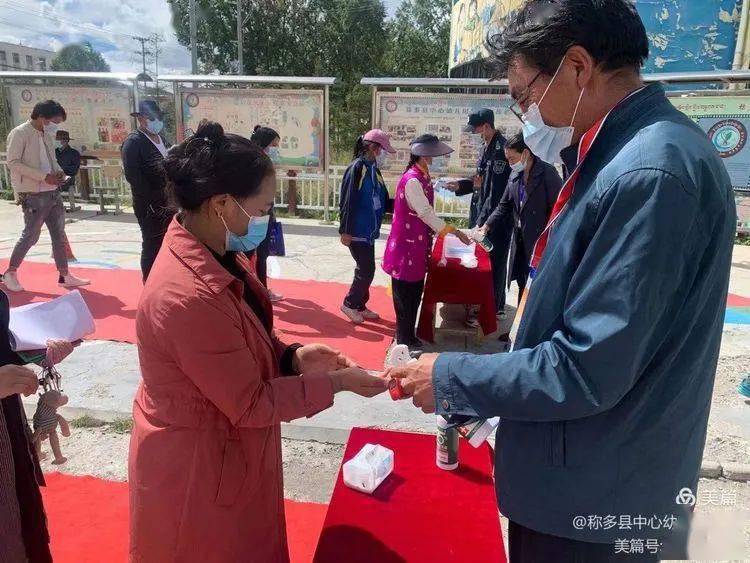 活动|中心幼儿园开展雪莲花系列活动之“同在蓝天下，和孩子共同成长”新生家长动员会