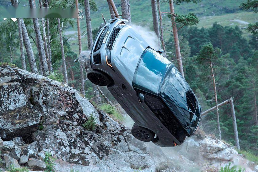 007之无暇赴死路虎追车镜头曝光没有特效却堪比速9