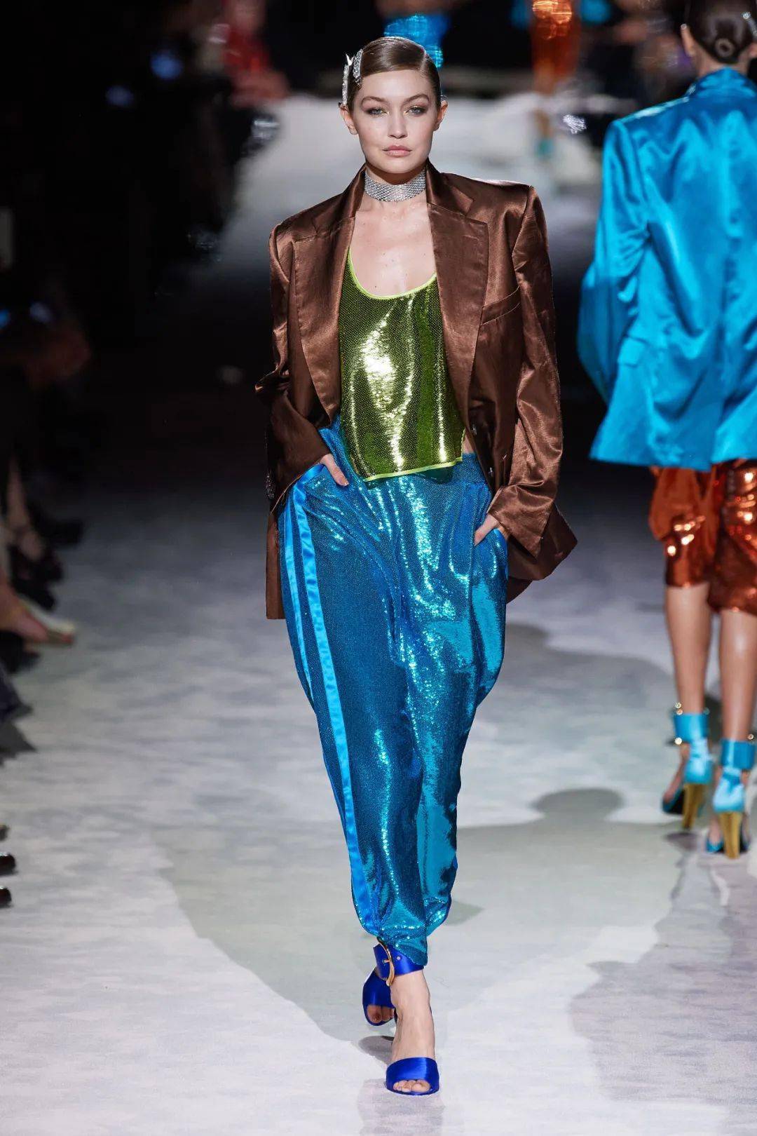 简风|穿得光彩照人，才是最新的时髦