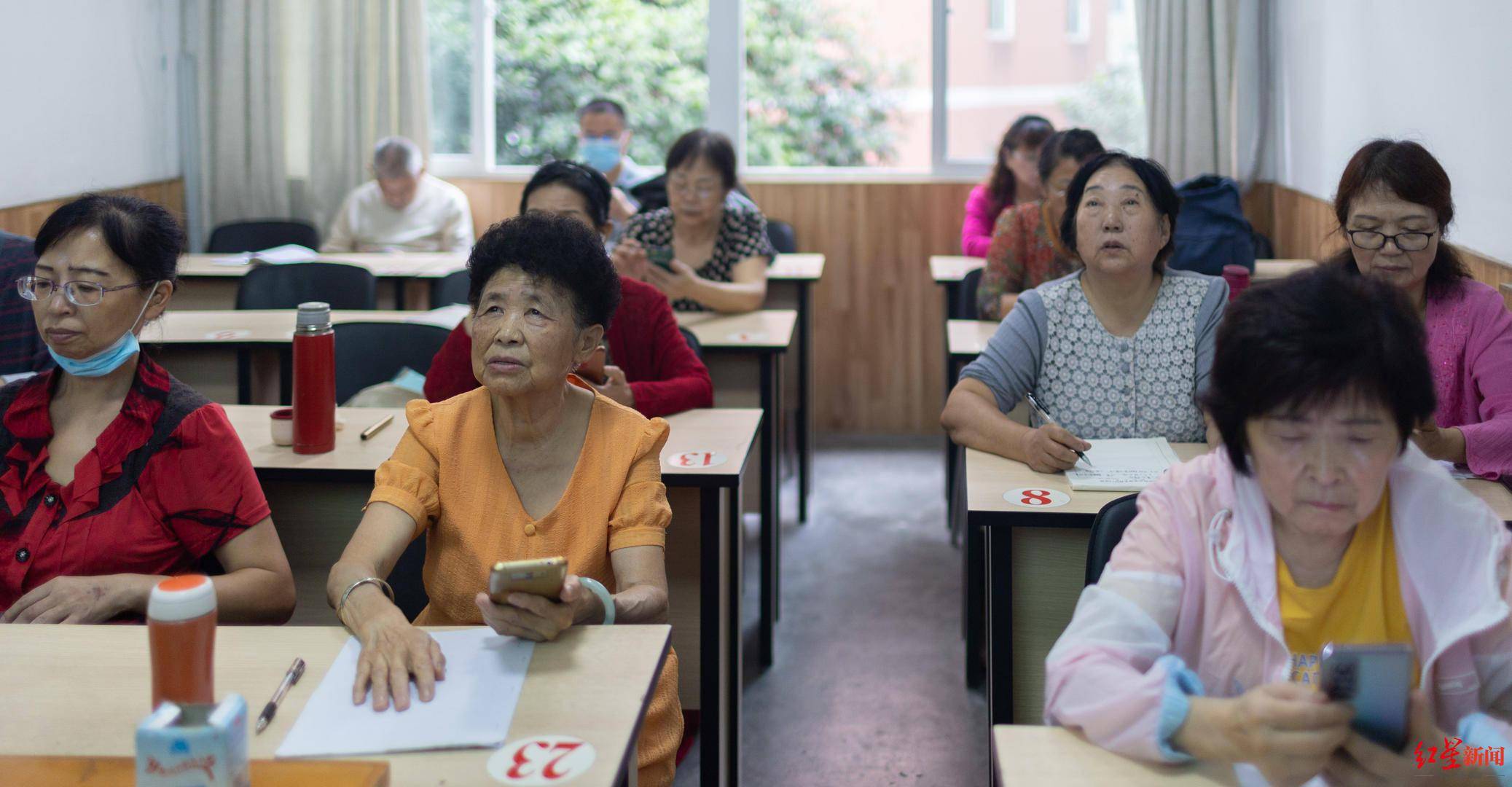大学|使用智能手机如何避坑？成都这些“大学”开课程教老年人防网络诈骗