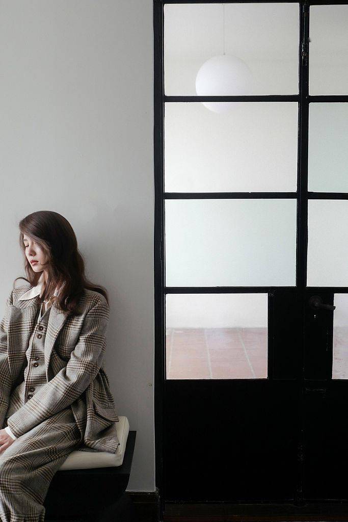 波浪|刘诗诗暖秋质感大片释出 穿正红丝边礼服温柔大气