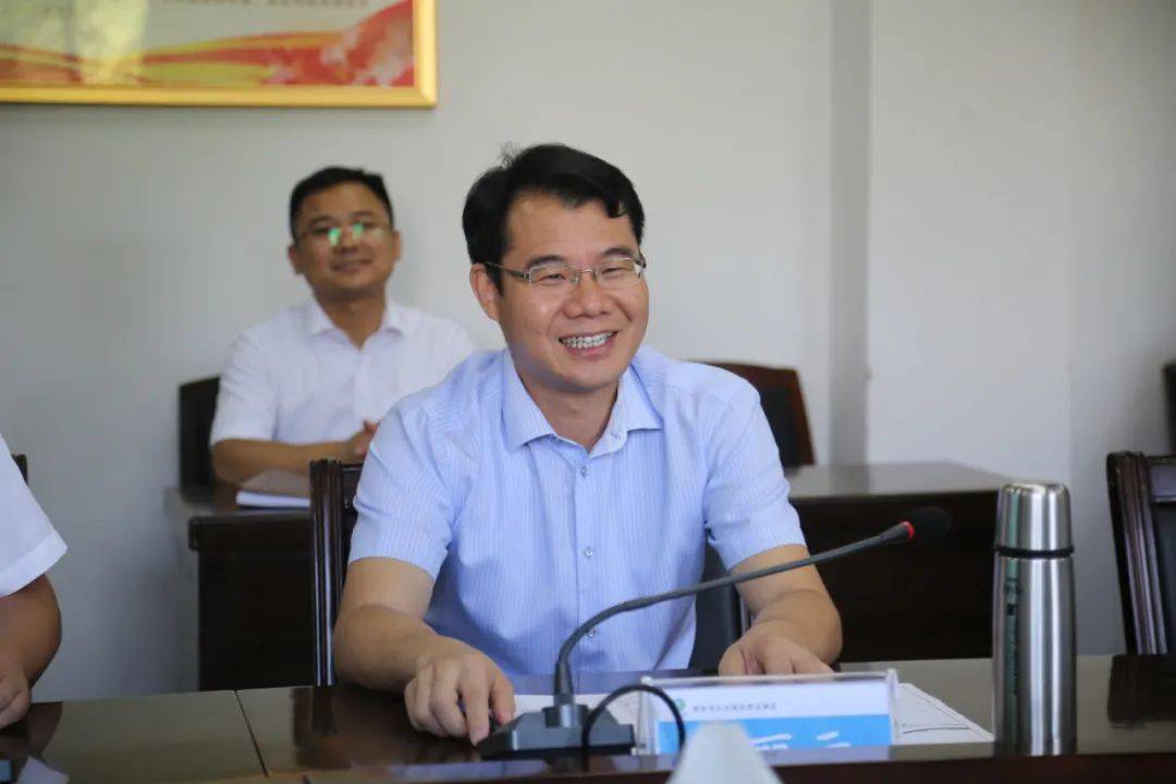 新钢公司党委书记,董事长刘建荣,区委副书记,管委会主任潘丽云出席