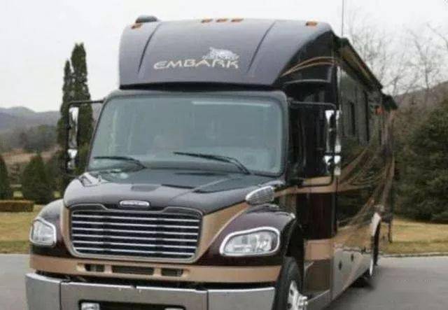 成龙588万房车,号称移动别墅,全世界只有一辆,最怕洗车