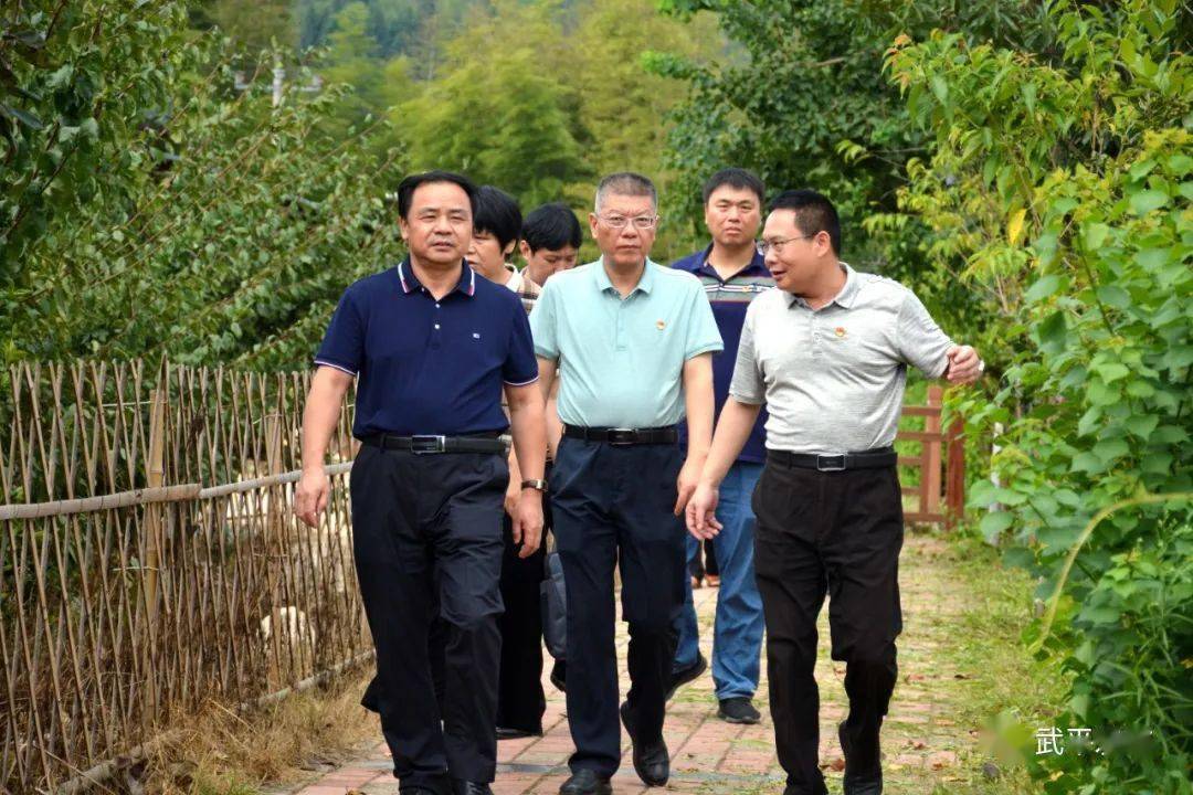 近日,市领导邓菊芳,袁平华,冯添桂,刘友洪分别深入我县挂钩乡镇(街道)