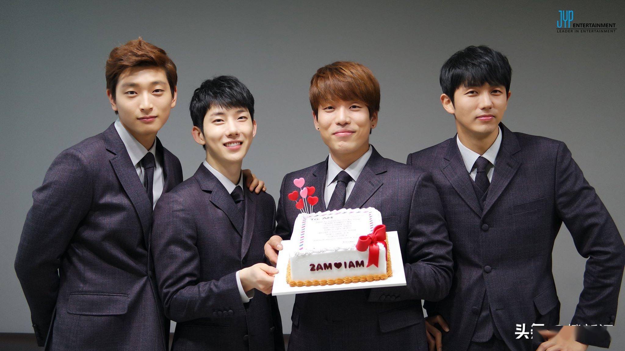 2am已拍摄好新碟封面除了2am确定重组外,其同期出道的"兄弟团"2pm亦在