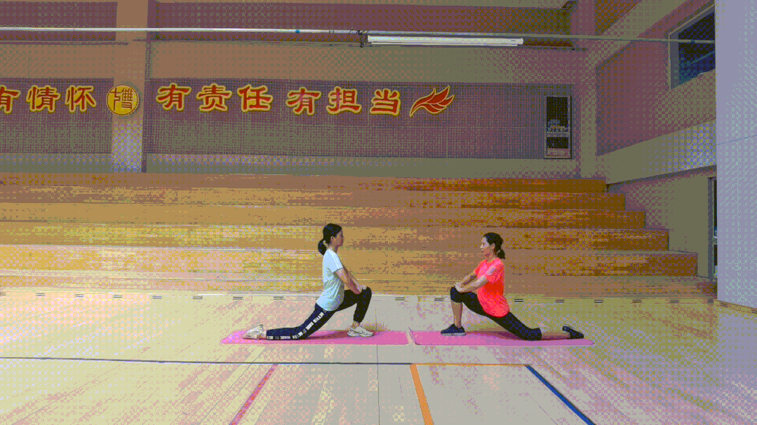 立卧撑跳3.仰卧举腿2.仰卧起坐1.俄罗斯转体三,核心训练8.胯下击掌7.