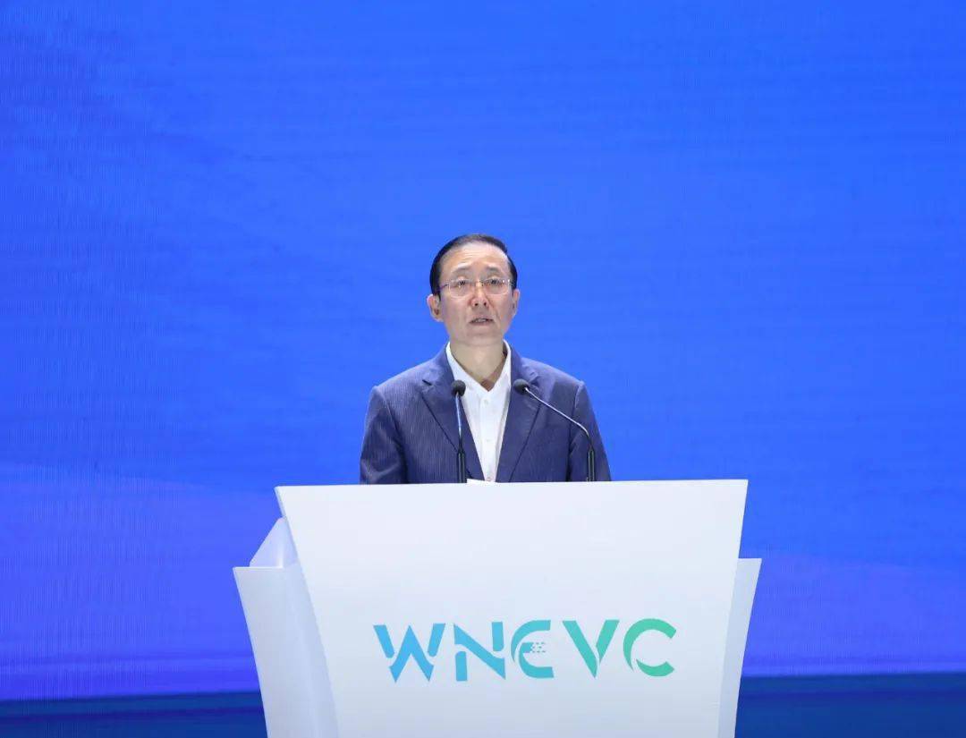 辛保安董事长参加2021世界新能源汽车大会并作专题演讲