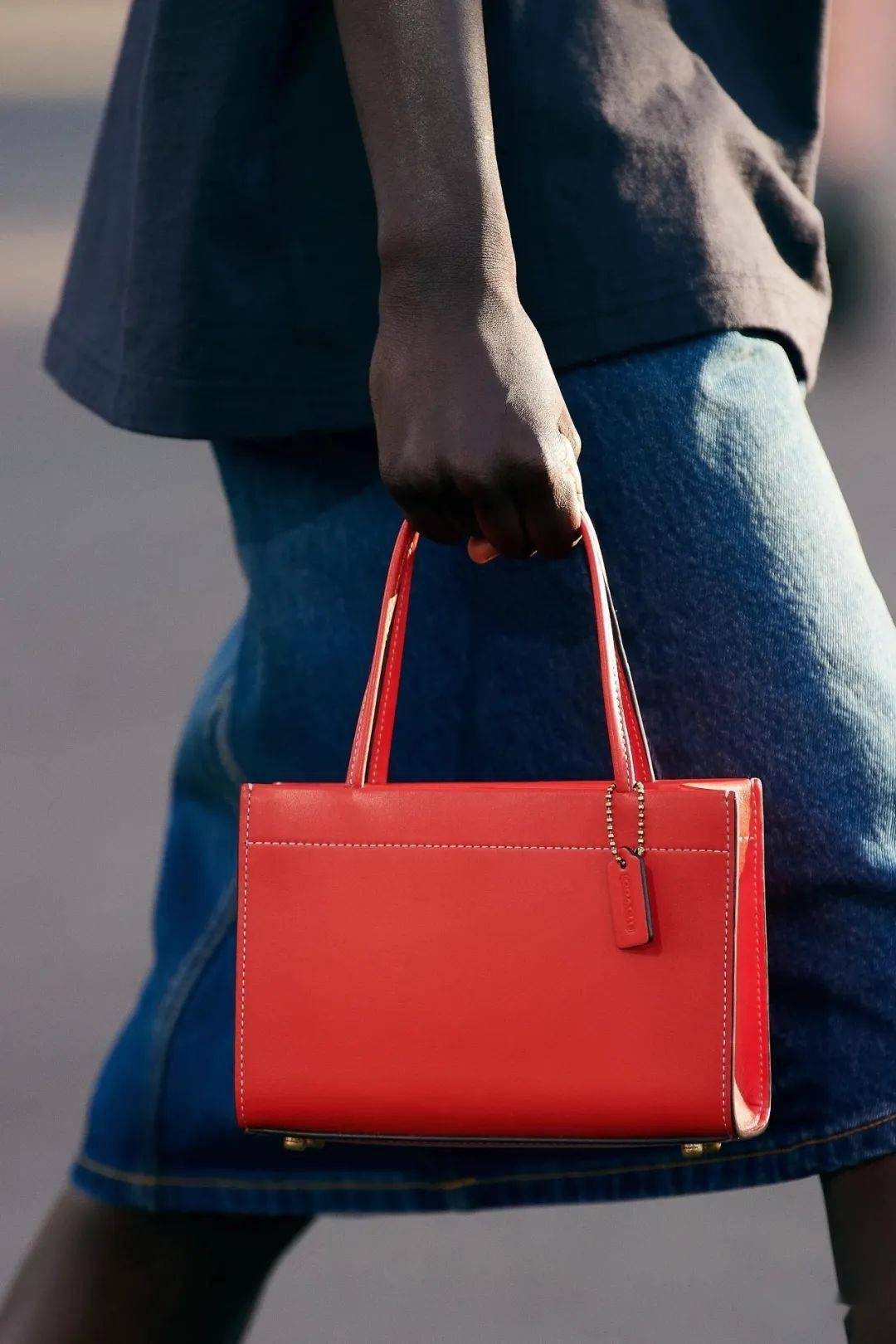 重塑时代经典coach2022春夏系列发布致敬首任设计师bonniecashin