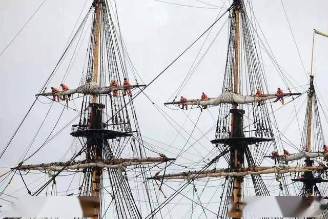 世界上最大的船怎么画 cfd462c6682144bc9ebfd60086557e32.jpeg