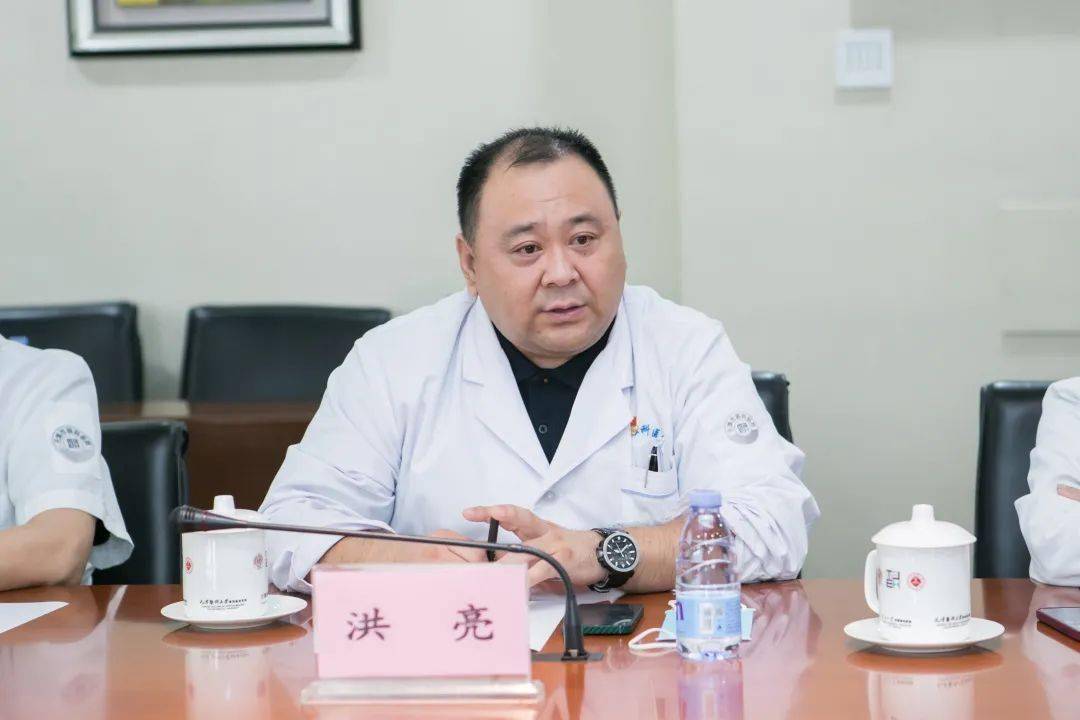 我院洪亮副院长与兵团医院党委副书记,副院长李国逊也分别介绍了双方
