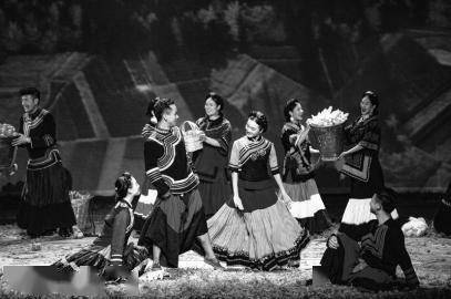 索玛|大凉山《赶集》背着歌集来