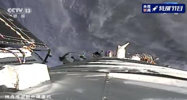 地面|神舟十二号航天员乘组平安抵京