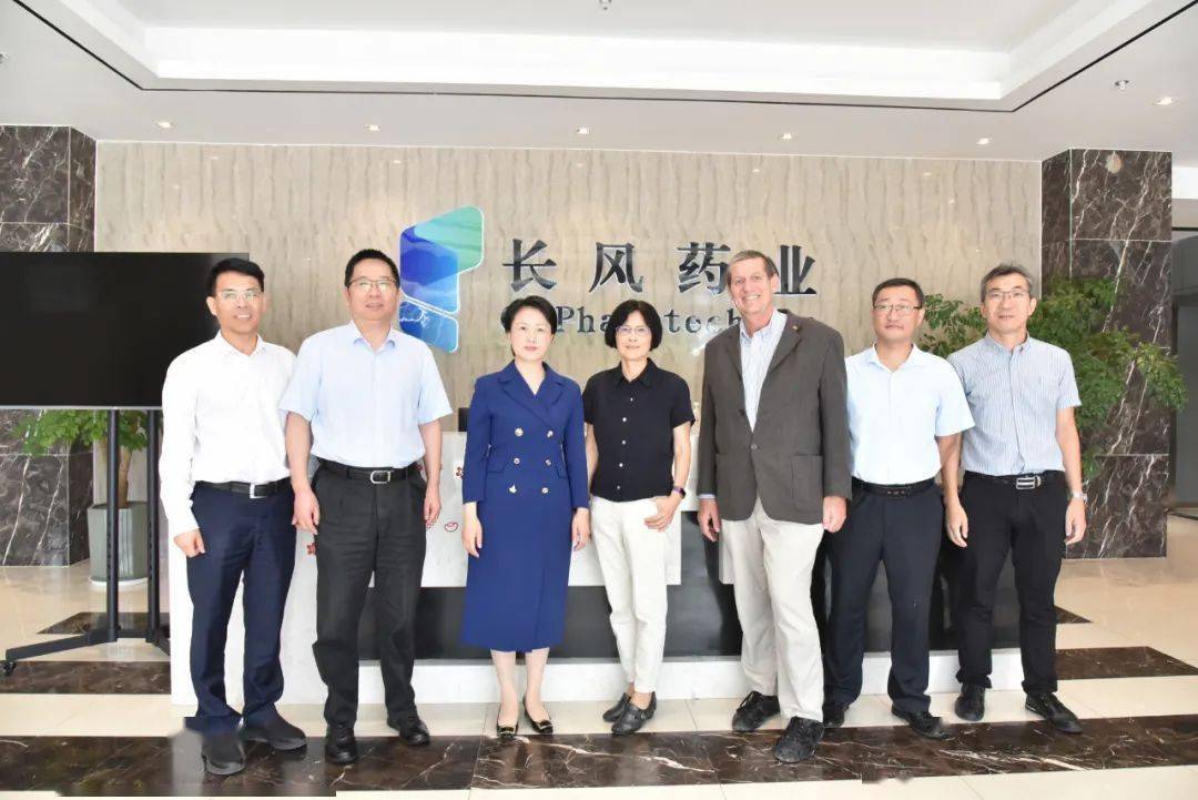 季晶还来到长风药业股份有限公司,走访慰问姑苏重大创新团队领军人才