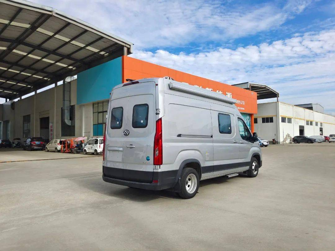 1015成都房车展舜宇v90加长轴b型房车灵活实用款后置厨卫设计超大内部