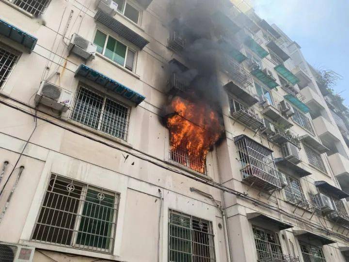 丽水一小区发生火灾!无人员伤亡