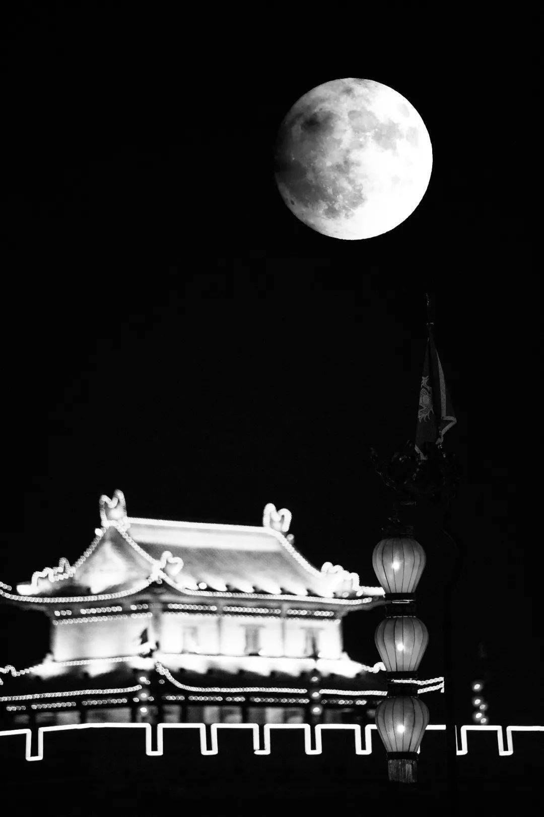 一起点亮月亮戳下方图片一触点亮西安城墙的花好月圆夜由你打开月夜的