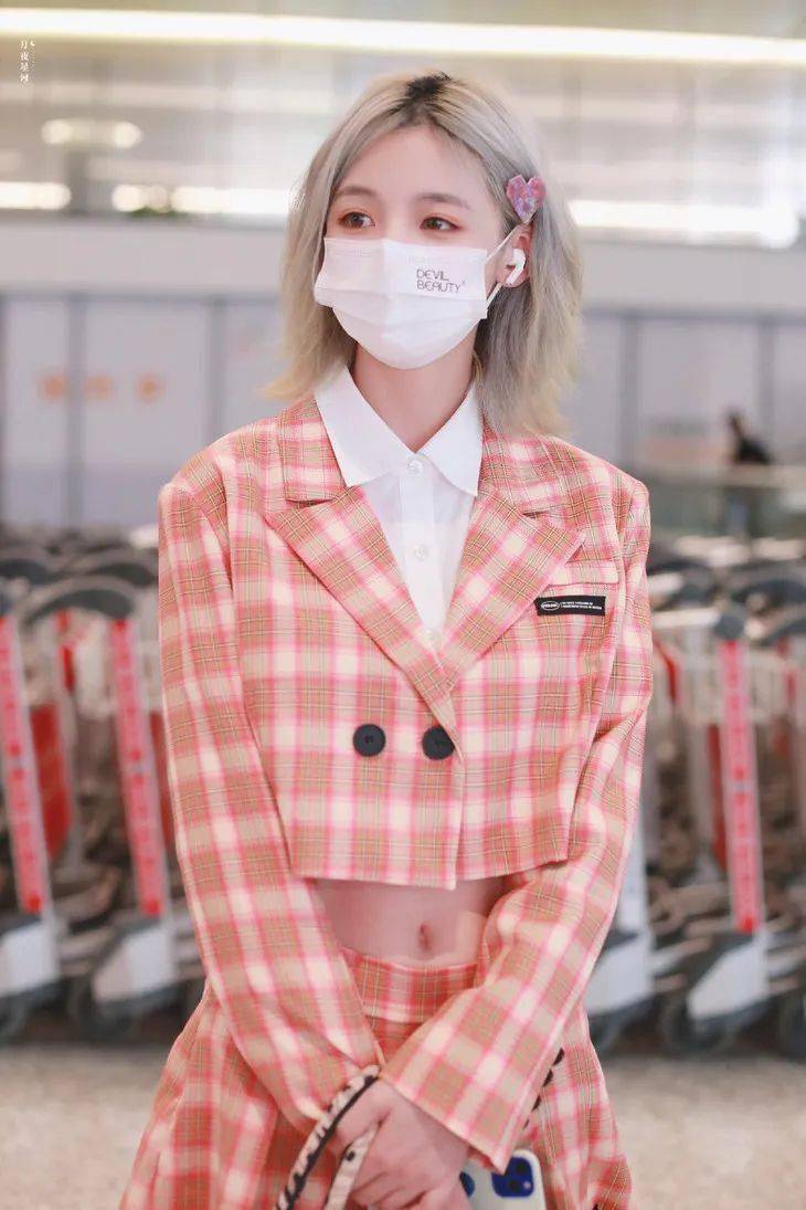 毛衣|下周穿什么 | 跟女明星学做环球影城最靓的仔!