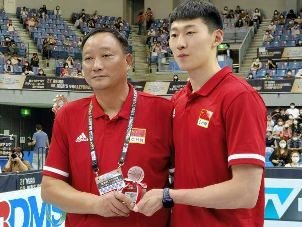 历史|亚锦赛摘铜获世锦赛门票，中国男排走出历史谷底站上新起点