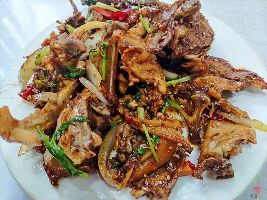 孜然鸡架1软糯鲜香的味道也是相当下饭的让食欲不振的食客都能打开