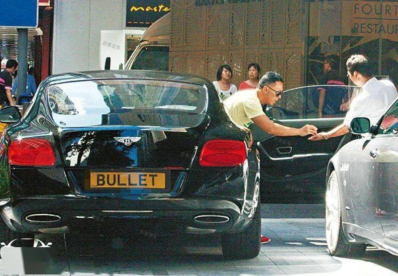 甄子丹换车了300万座驾退役为了家庭换84万保姆车