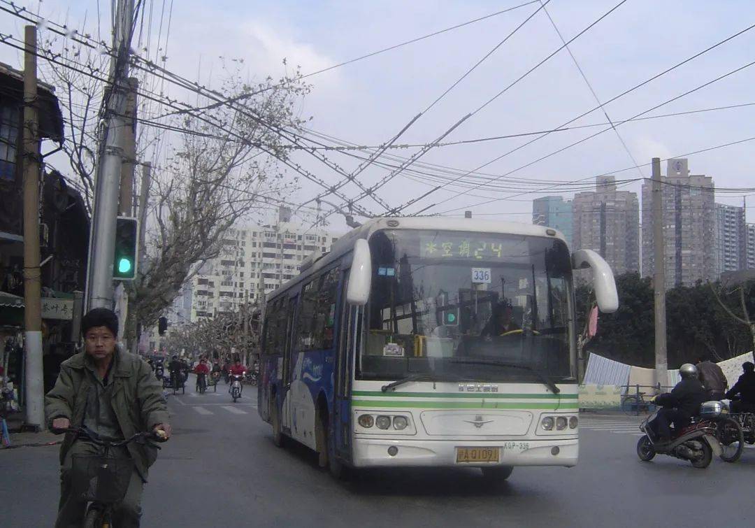 坐上24路畅游上海,一览古今变迁