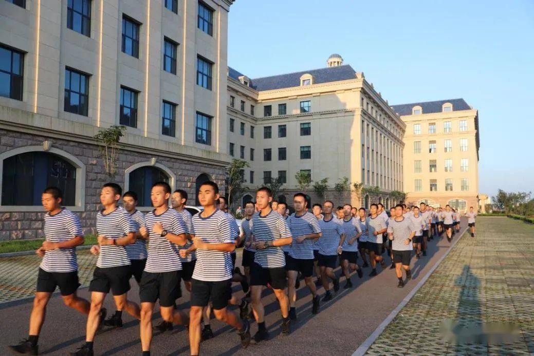 軍校新學員的第一課是這樣的._海軍潛艇學院