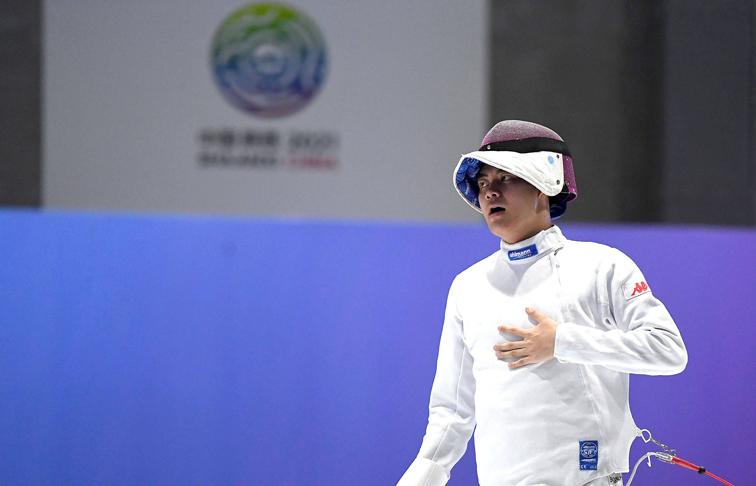 击剑——男子重剑个人赛:兰明豪夺冠