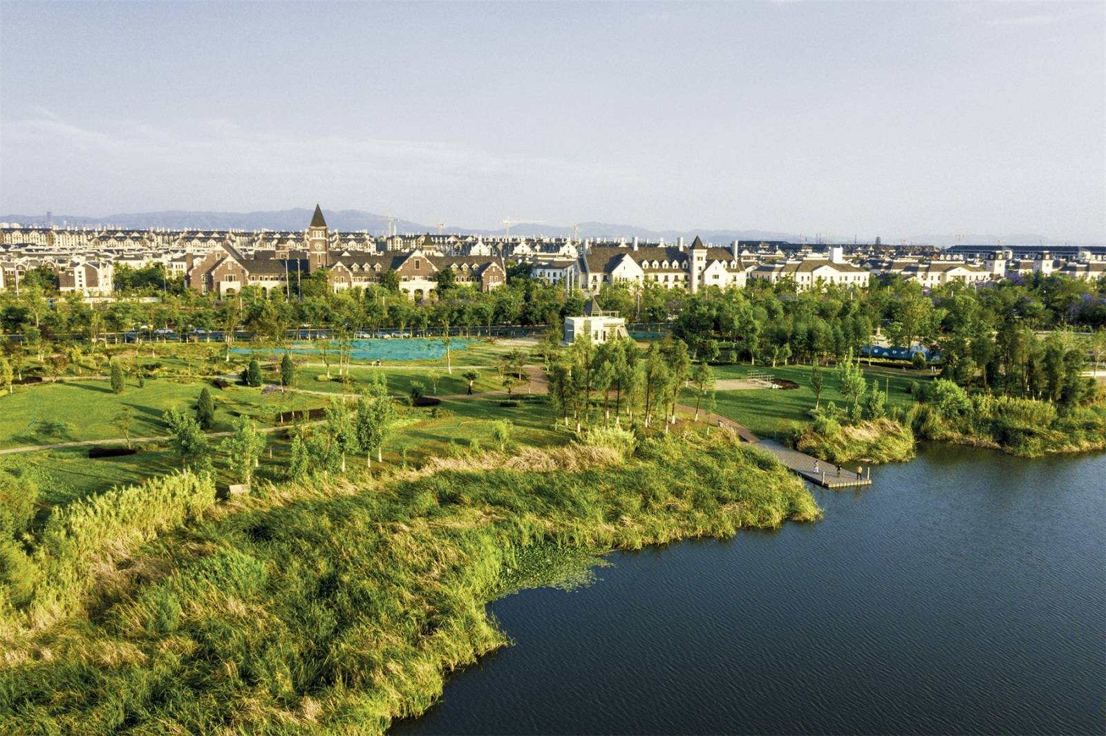 生态半岛大项目总经理李林回顾了半岛和湿地的十年,俊发在十年里励精