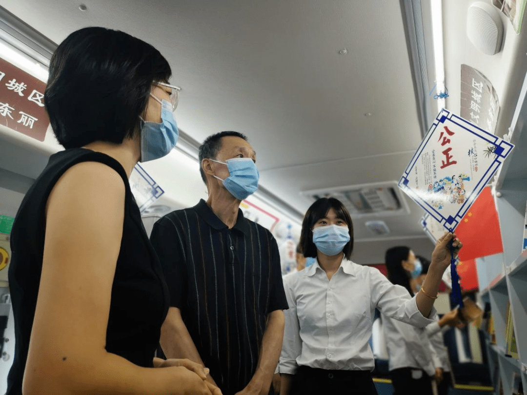 【我为群众办实事】东丽区图书馆流动服务车开展"社会主义核心价值观"
