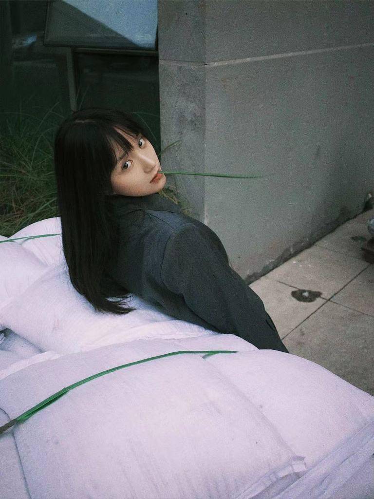 卜冠今纯欲风写真feel感扑面大眼澄澈自揪秀发鬼马精灵