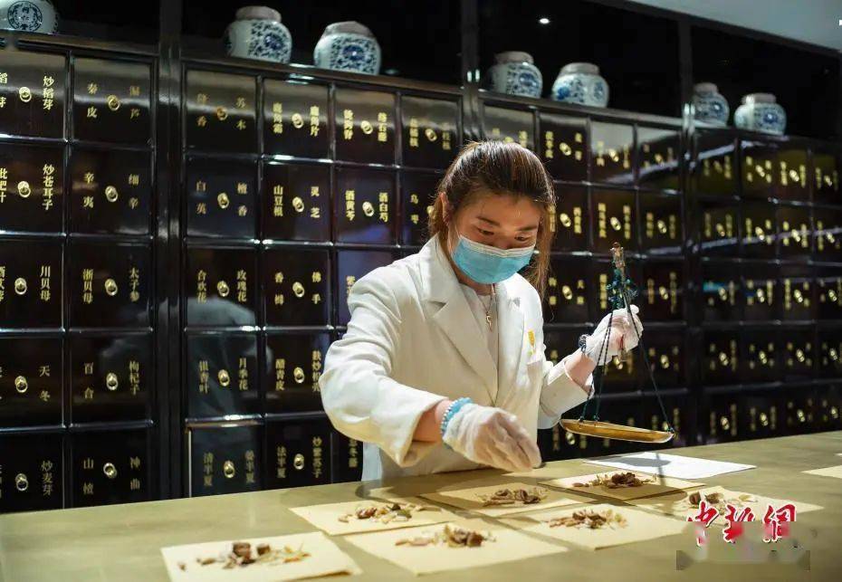 希腊|东西问 | 希腊科学家艾维他：为何说传统中药对现代药物研发是一座宝库？