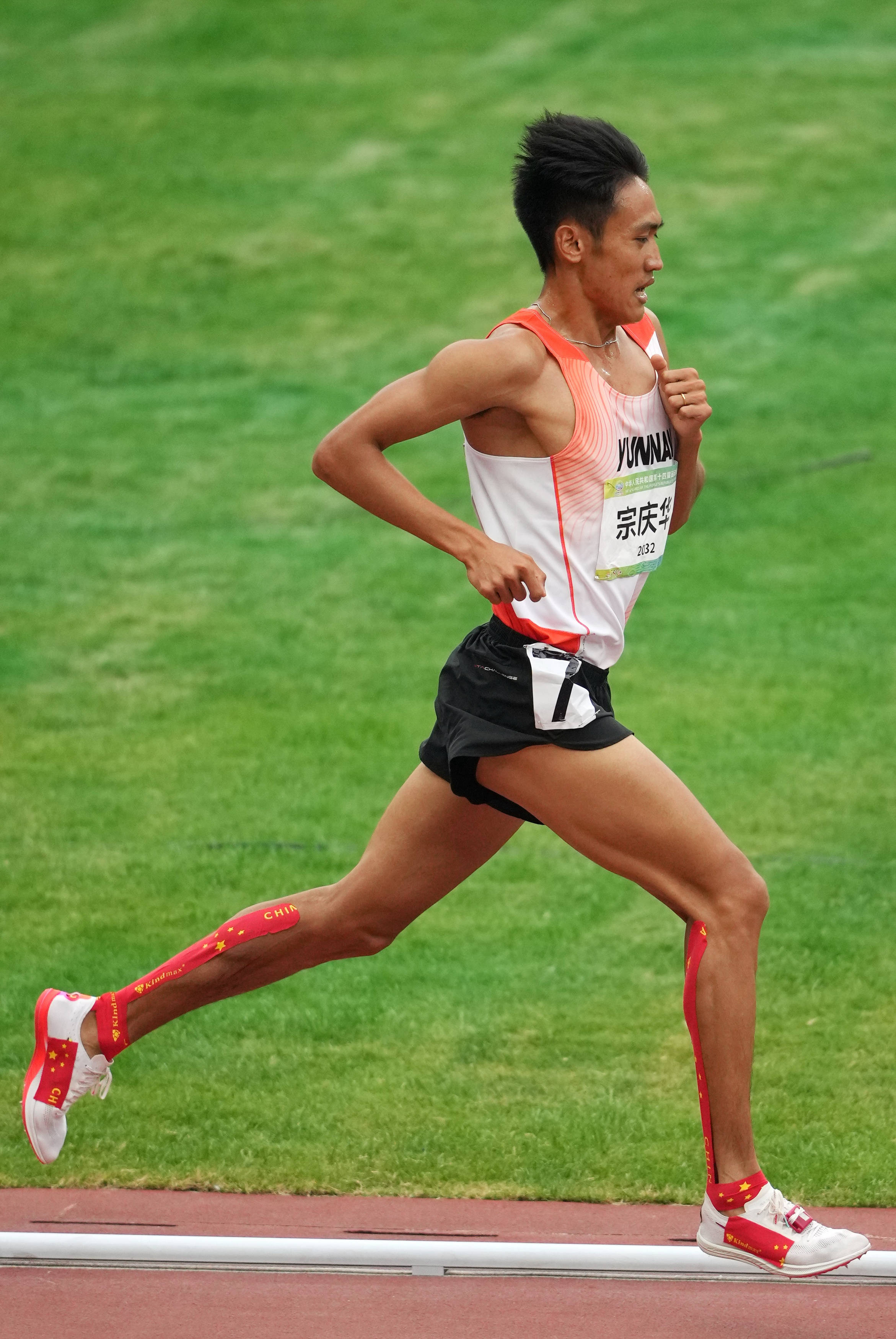 田径男子5000米决赛赛况