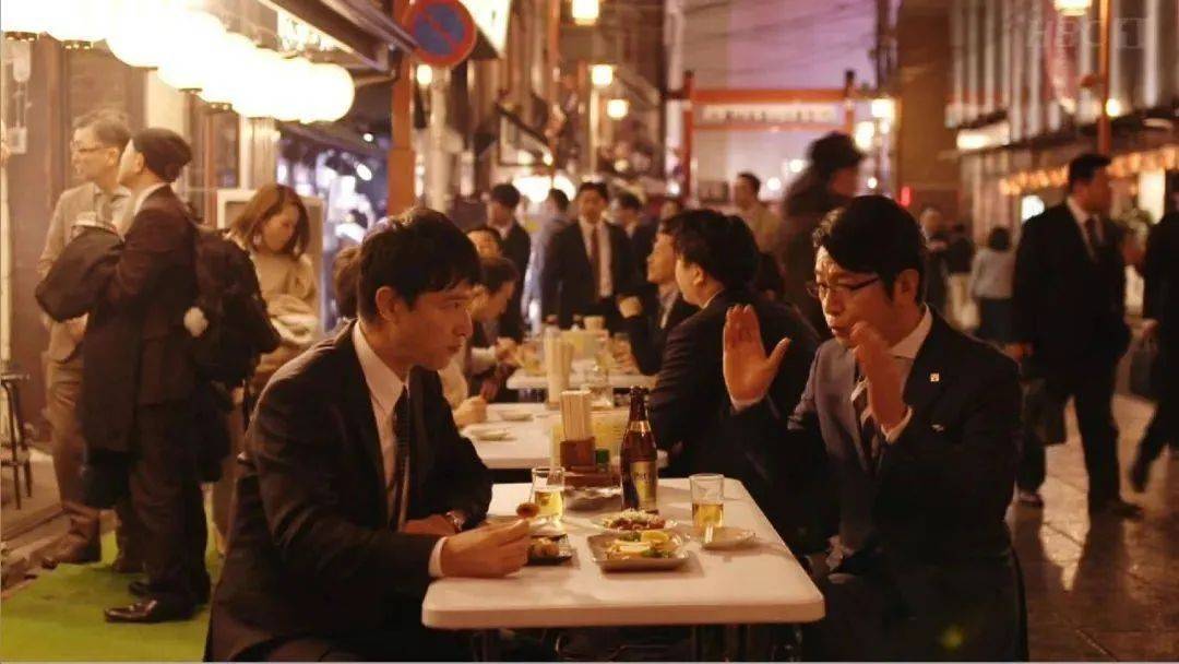 酿酒喧闹狭小的居酒屋，藏着他们的人情世故和无处安放的灵魂